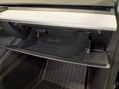 Used 2024 Tesla Model Y Long Range image 18