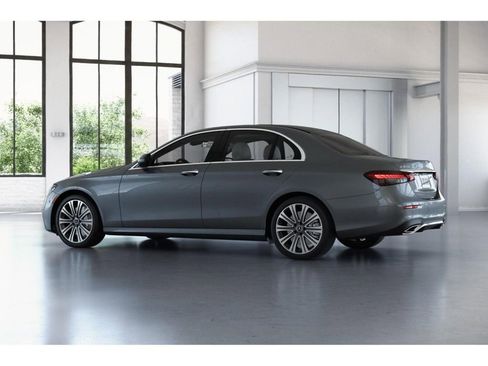 Used 2023 Mercedes-Benz E 450 4MATIC Sedan image 32