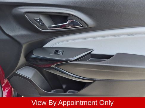 Used 2025 Chevrolet Trax LT w/ LT Convenience Package FWD image 31