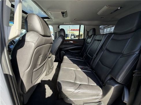 Used 2018 Cadillac Escalade ESV Luxury RWD image 23