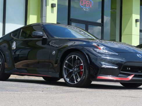 Used 2019 Nissan 370Z NISMO RWD image 6
