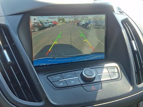 Used 2019 Ford Escape SE image 18