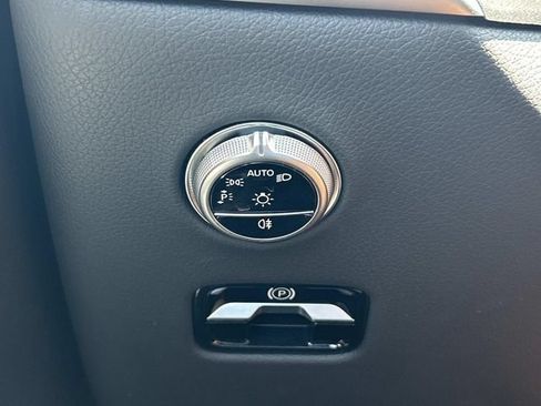 Used 2024 Mercedes-Benz GLC 300 4MATIC image 28