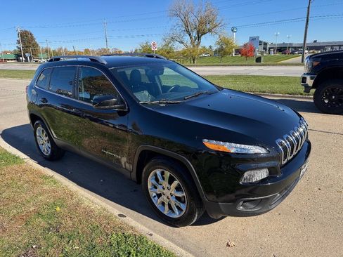Used 2017 Jeep Cherokee Limited AWD/4WD image 7