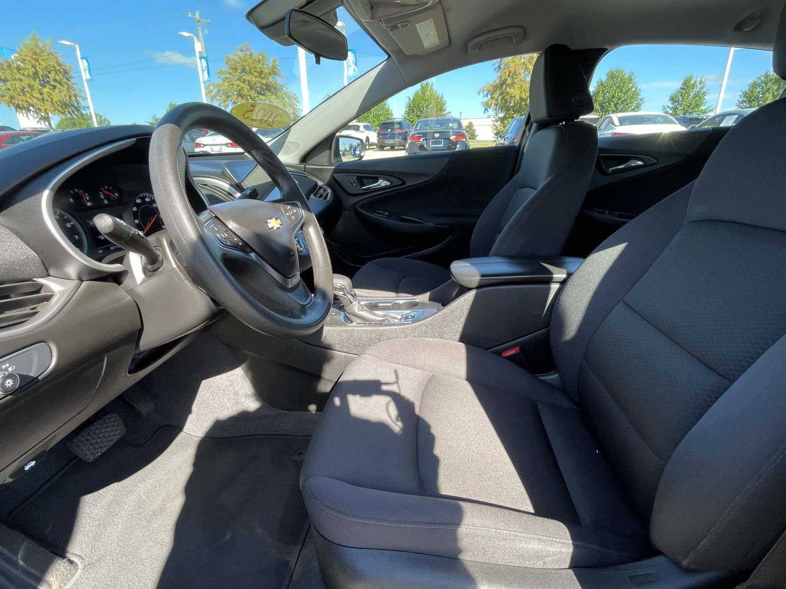Used 2025 Chevrolet Malibu LT FWD image 13