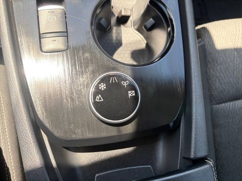 Used 2024 Nissan Rogue SV AWD/4WD image 30
