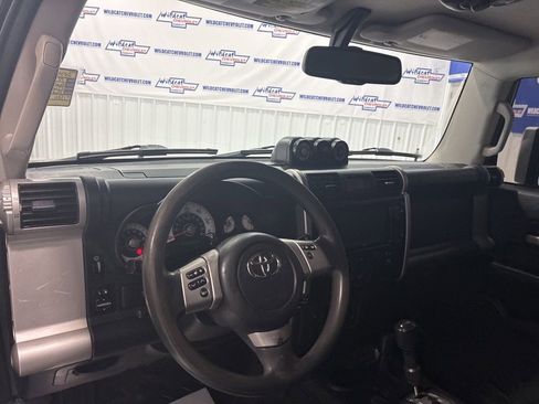 Used 2014 Toyota FJ Cruiser 4WD w/ Convenience Package image 2