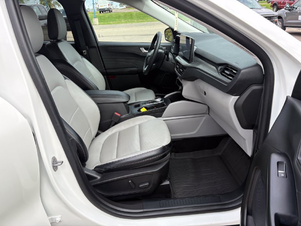Used 2023 Ford Escape Platinum AWD/4WD image 13