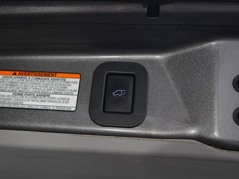 Used 2017 Toyota Sienna XLE w/ XLE Navigation Package FWD image 11