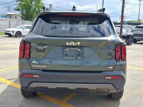 Used 2023 Kia Sorento S w/ Panoramic Sunroof Package AWD/4WD image 3