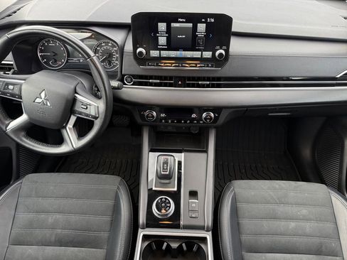Used 2024 Mitsubishi Outlander AWD image 11