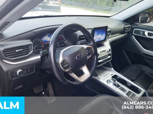 Used 2022 Ford Explorer XLT w/ Equipment Group 202A RWD image 5