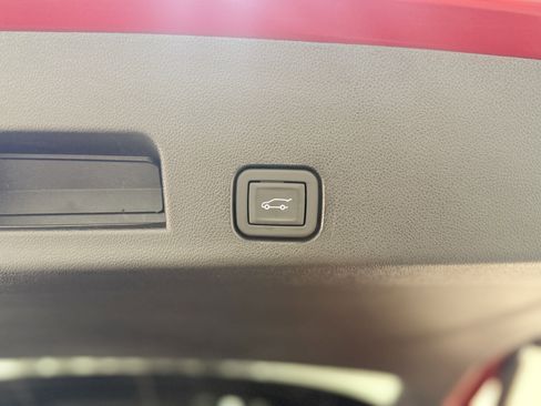 Used 2024 Chevrolet Traverse LT w/ Trailering Package image 11