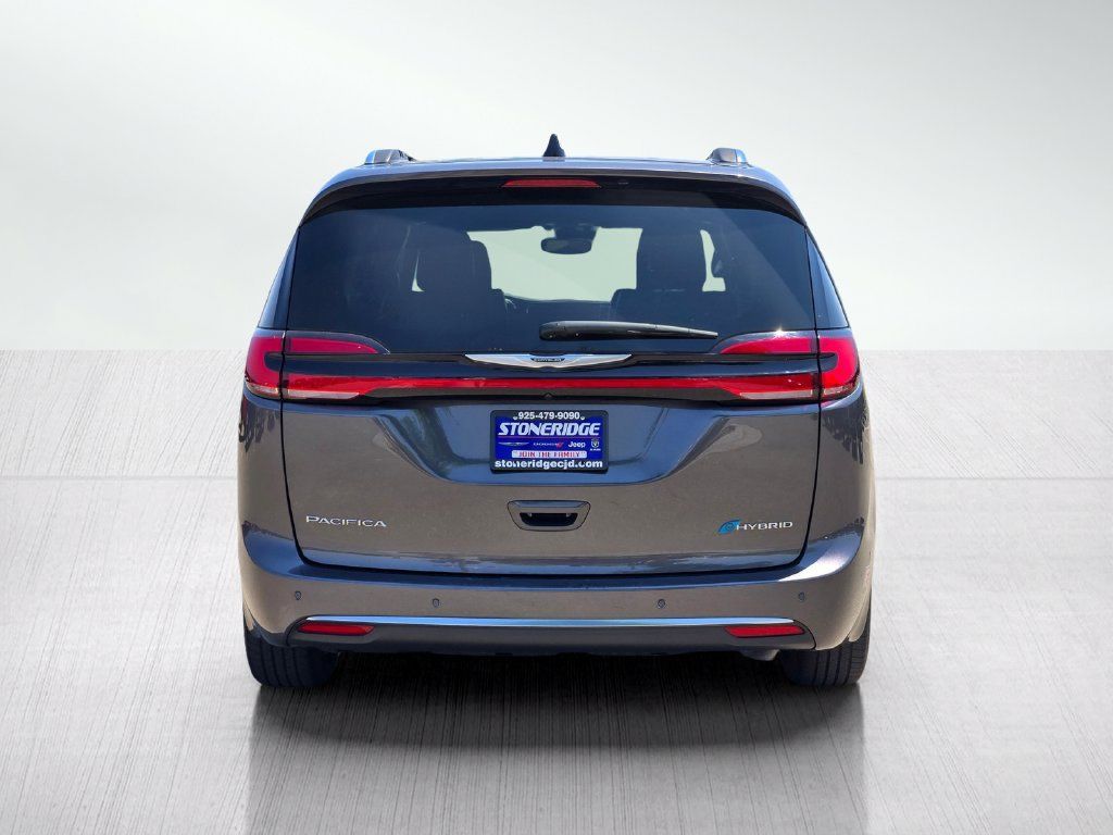 Used 2023 Chrysler Pacifica Pinnacle FWD image 5