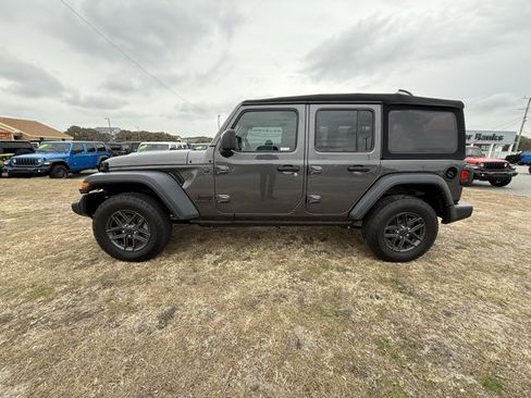 Used 2024 Jeep Wrangler Sport S image 4