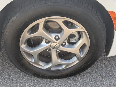 Used 2023 Chrysler Pacifica Limited image 14