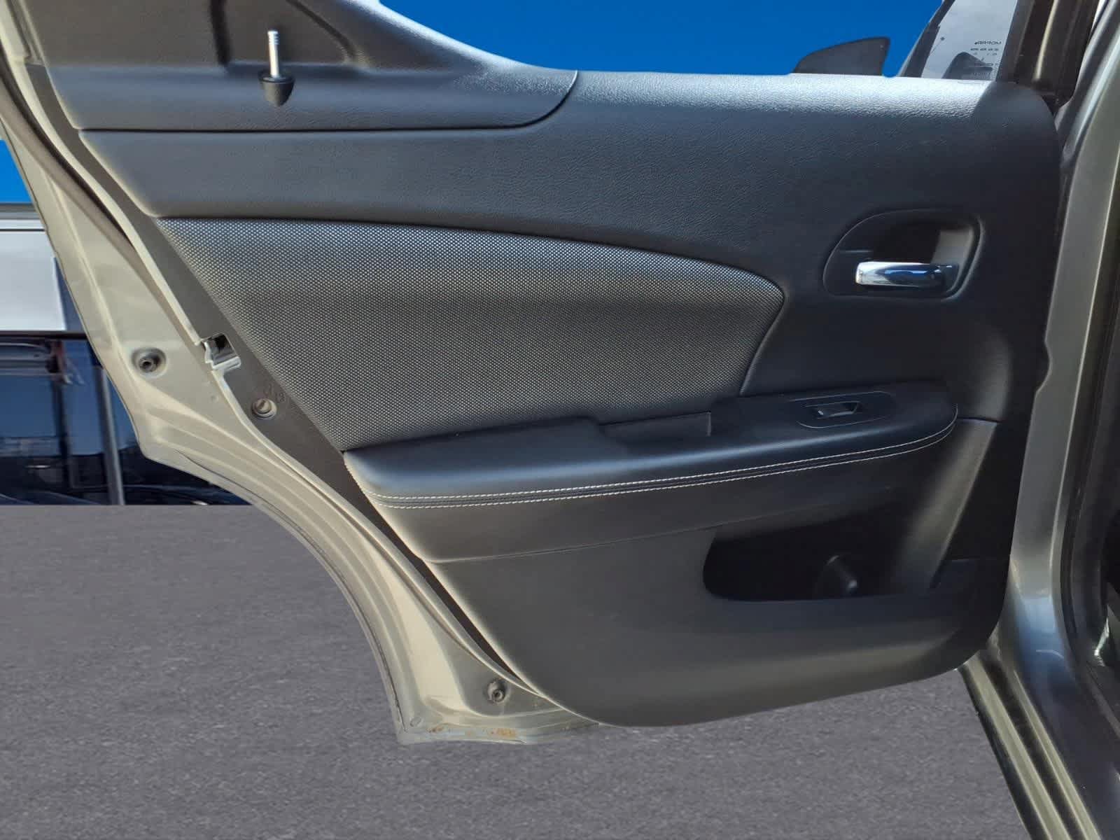Used 2013 Dodge Avenger SE FWD image 11