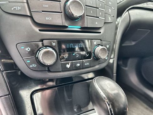 Used 2011 Buick Regal CXL image 25