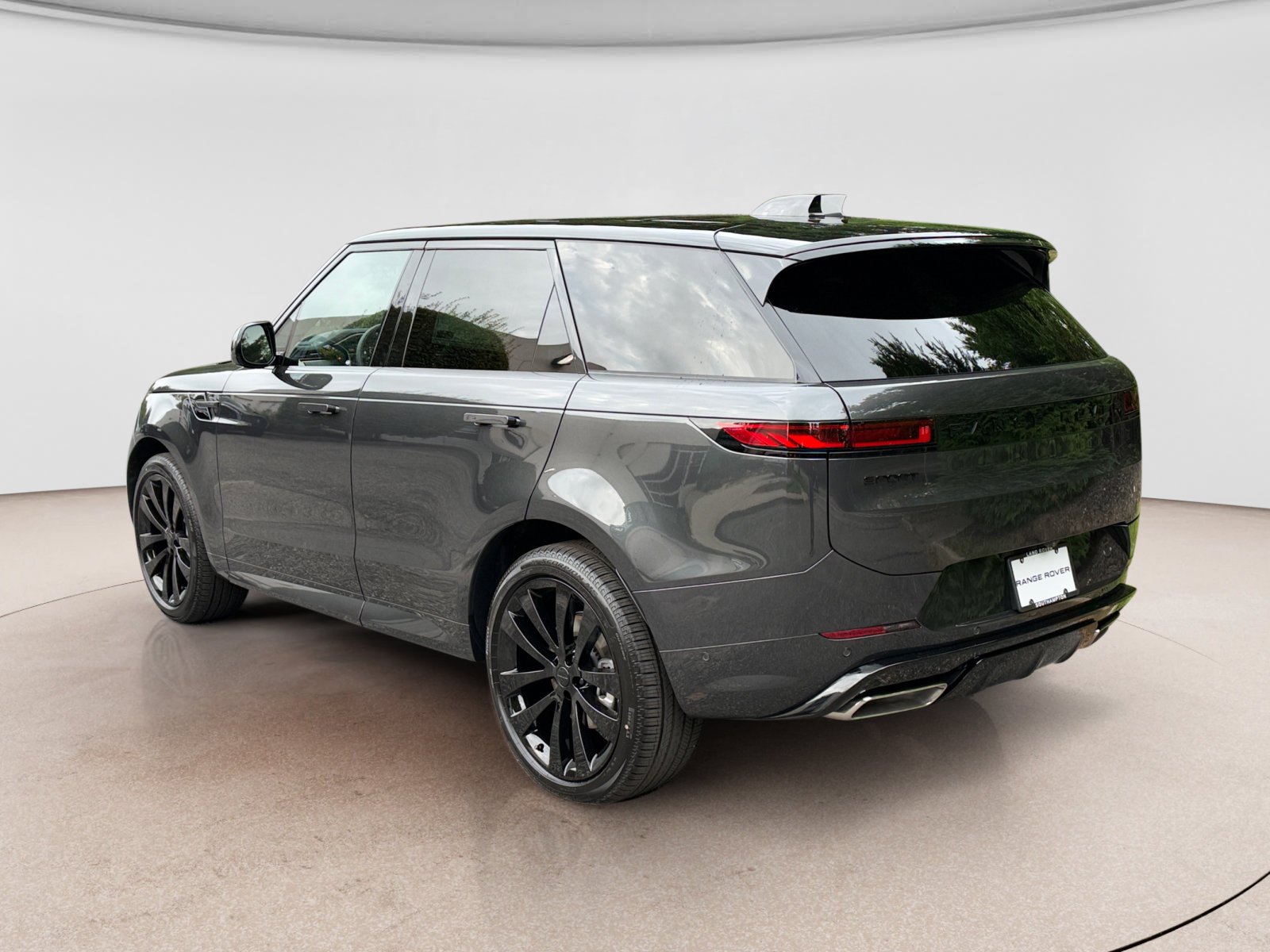 New 2027 Land Rover Range Rover Sport Dynamic SE AWD/4WD image 3