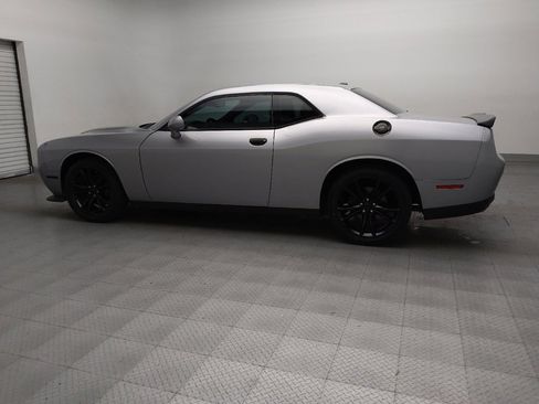 Used 2016 Dodge Challenger SXT w/ Blacktop Package image 3