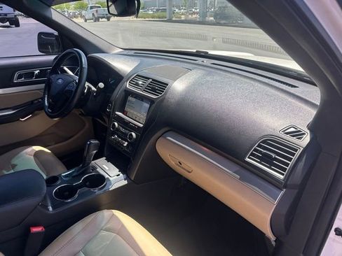 Used 2017 Ford Explorer XLT w/ Equipment Group 202A FWD image 19
