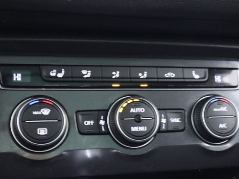 Used 2021 Volkswagen Tiguan SEL w/ 3rd Row Seat Package image 21