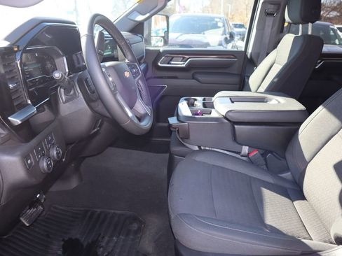 Used 2025 Chevrolet Silverado 2500 LT w/ Convenience Package image 24