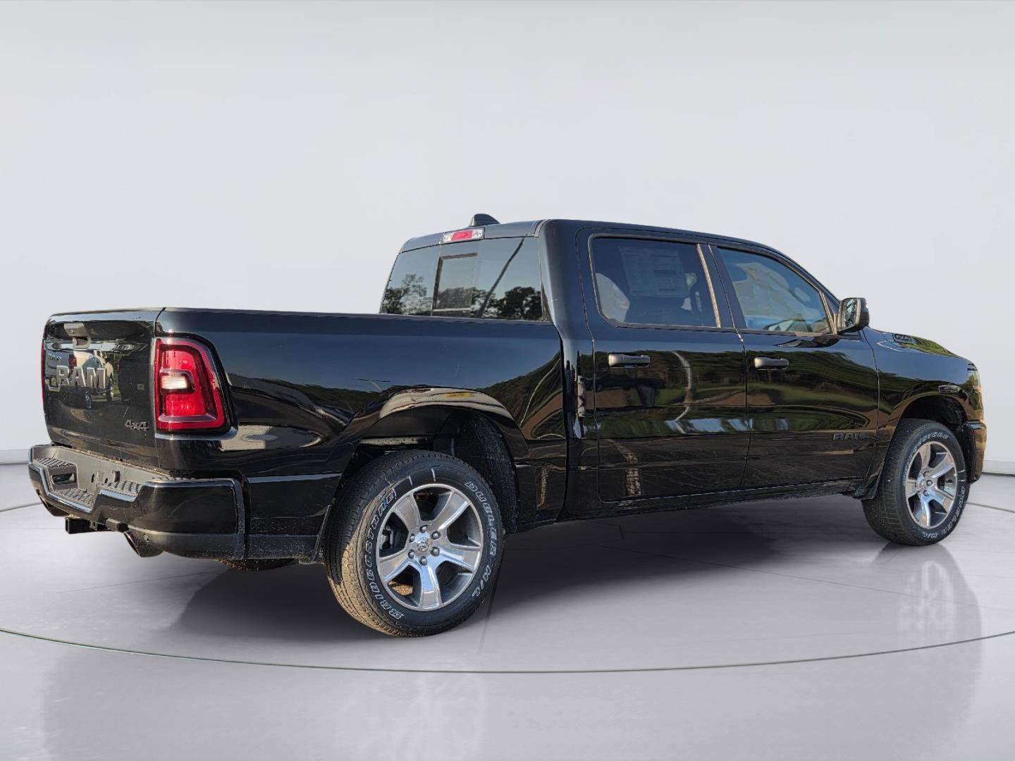 New 2026 RAM 1500 Express AWD/4WD image 3
