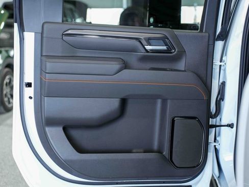 Used 2026 GMC Sierra 2500 AT4 image 18