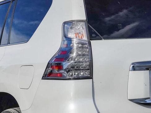 Used 2021 Lexus GX 460 Premium w/ Premium Package image 17