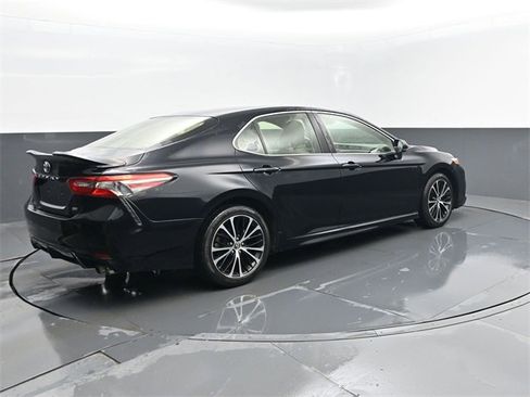 Used 2018 Toyota Camry SE image 19