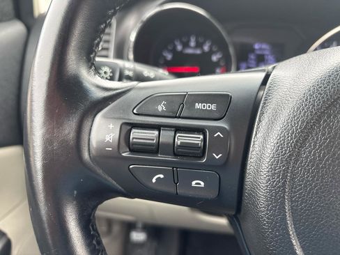 Used 2020 Kia Sedona EX image 16