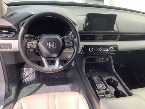 Used 2025 Honda Pilot EX-L image 10
