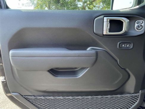 New 2025 Jeep Gladiator Sport image 27