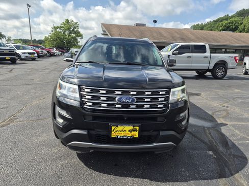 Used 2017 Ford Explorer Limited w/ Equipment Group 301A AWD/4WD image 3