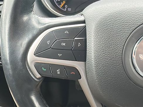 Used 2021 Jeep Grand Cherokee Laredo X image 14