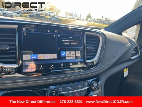 New 2026 Chrysler Pacifica Select image 17