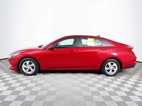 Used 2022 Hyundai Elantra SE w/ Cargo Package image 8