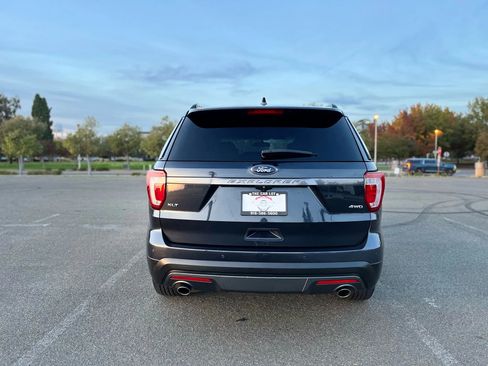 Used 2017 Ford Explorer XLT AWD/4WD image 6