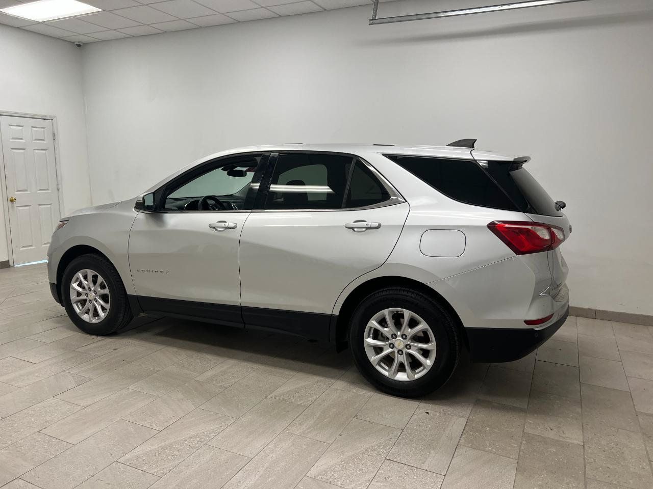 Used 2018 Chevrolet Equinox LT FWD image 14