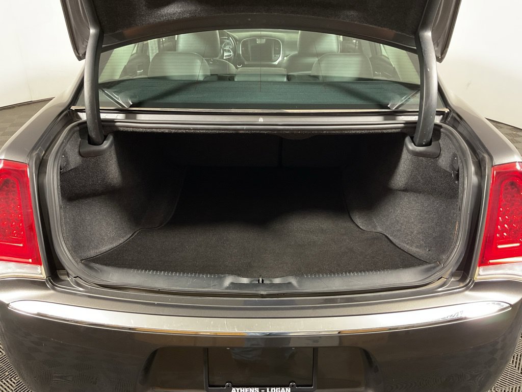 Used 2019 Chrysler 300 Limited AWD/4WD image 16