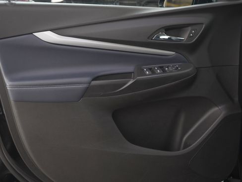 Used 2022 Chevrolet Bolt EUV LT w/ Convenience Package image 19