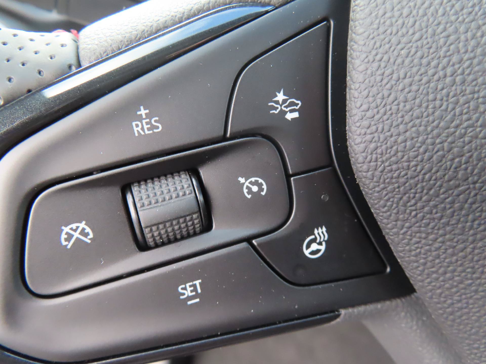 New 2026 Chevrolet Trax RS w/ Driver Confidence Package FWD image 17