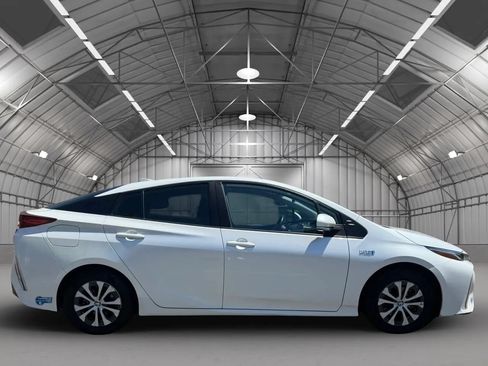 Used 2021 Toyota Prius Prime XLE w/ Carpet Mat Package (TMS) FWD image 7