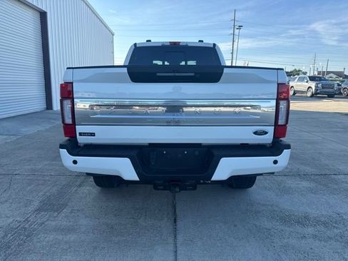 Certified 2022 Ford F250 Platinum w/ FX4 Off-Road Package AWD/4WD image 4