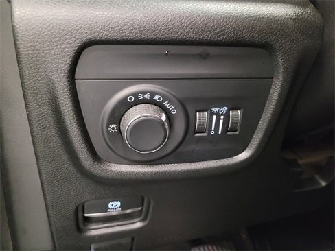 Used 2023 Jeep Grand Cherokee L Laredo image 29