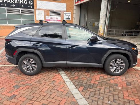 Used 2022 Hyundai Tucson Blue AWD/4WD image 2