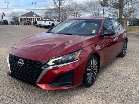 Used 2024 Nissan Altima 2.5 SV image 5