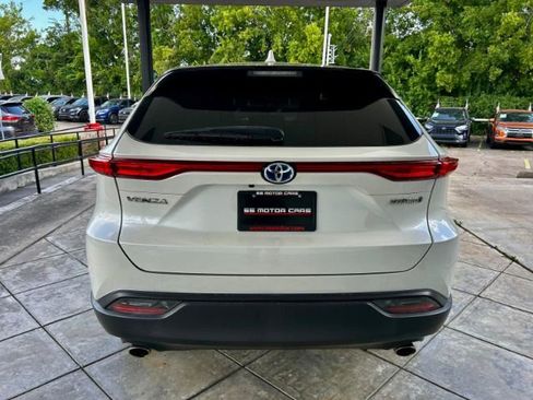 Used 2021 Toyota Venza LE image 3