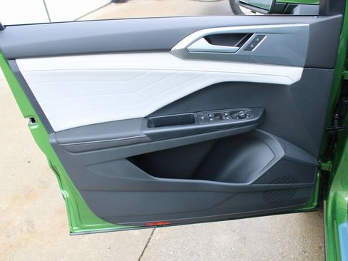 New 2026 Volkswagen Taos SEL AWD/4WD image 9
